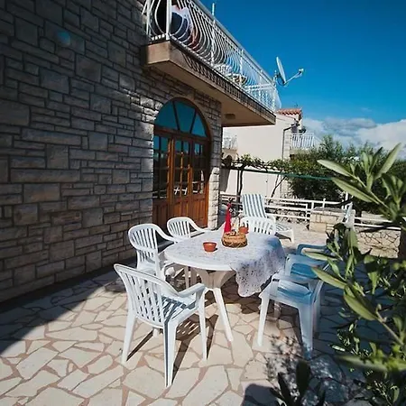 Direkt Am Und Strand- Mit Grossem Garten Und Terrasse- Hervorragend Fuer Fam By Interhome *