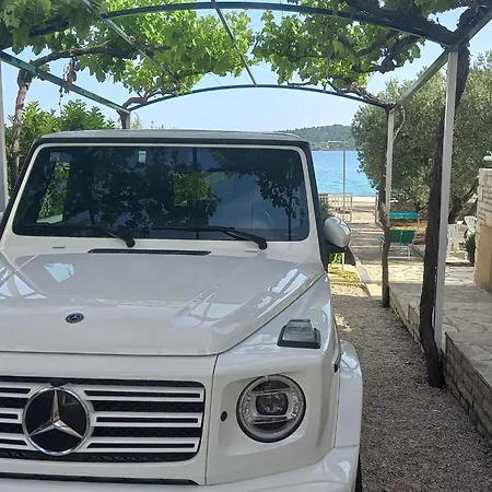 Casa vacanze Direkt Am Und Strand- Mit Grossem Garten Und Terrasse- Hervorragend Fuer Fam By Interhome Pirovac