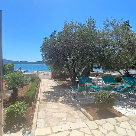 Direkt Am Und Strand- Mit Grossem Garten Und Terrasse- Hervorragend Fuer Fam By Interhome Casa vacanze
