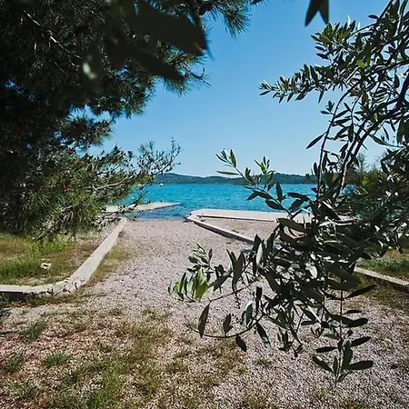 Direkt Am Und Strand- Mit Grossem Garten Und Terrasse- Hervorragend Fuer Fam By Interhome Casa vacanze