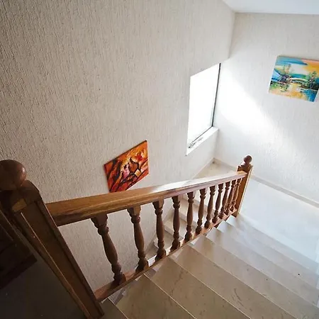 Casa vacanze Direkt Am Und Strand- Mit Grossem Garten Und Terrasse- Hervorragend Fuer Fam By Interhome Pirovac